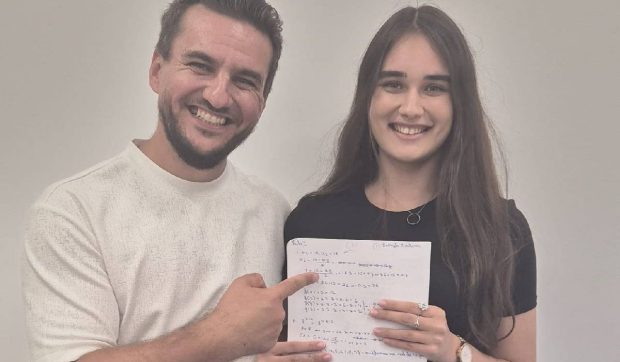 Elevă din clasa a VIII-a înregistrează performanță remarcabilă la Bacalaureat la matematică, obținând nota 8,30