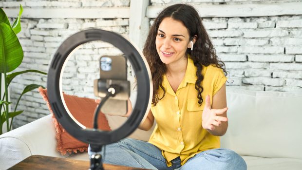 Universitatea din Oradea lansează un program de studii pentru influenceri: „O ofertă atractivă pentru tânăra generație” 