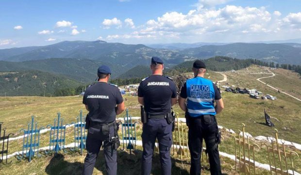 A adormit în cort și s-a trezit lovit de o mașină, în miezul nopții, pe muntele Găina. Șoferul băuse și a uitat să facă un lucru elementar
