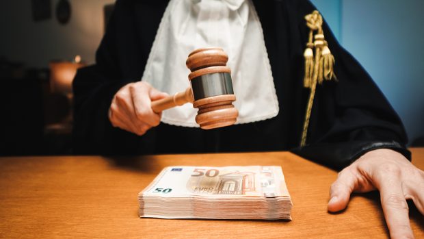 Topul pensiilor speciale de peste 10.000 euro: magistraţii, între cei mai bine plătiţi şi cei mai tineri pensionari