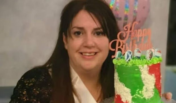 O femeie din Țara Galilor riscă să piardă un premiu de peste 14 milioane de euro după ce mama ei a aruncat biletul câștigător