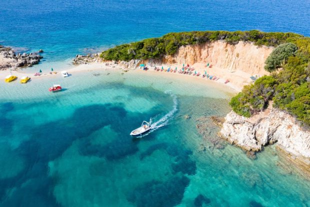 De ce tot mai mulți români aleg Albania pentru vacanța de vară