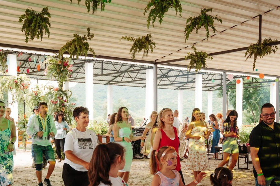 Record național pentru Sun Leader: 2.600 mp de pergole la Castelul Bethlen-Haller. Un proiect finalizat într-un ritm de execuție fără precedent
