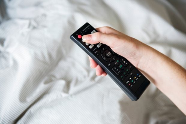 Cum să înlocuiești corect o telecomandă TV stricat: ghid complet pentru alegerea potrivită