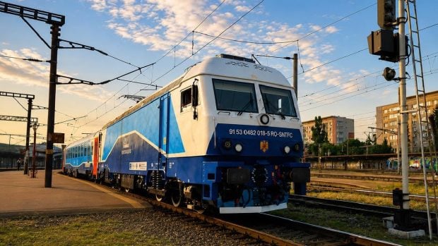 Trenul Budapesta – București, blocat între Caracal și Fărcășele după ce locomotiva de remorcare asigurată de SC RELOC SA Craiova s-a defectat