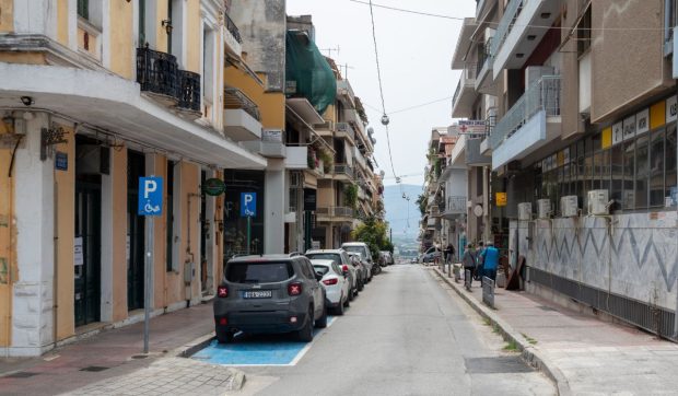 Român amendat cu 150 euro și suspendat 60 zile pentru parcare ilegală în Grecia