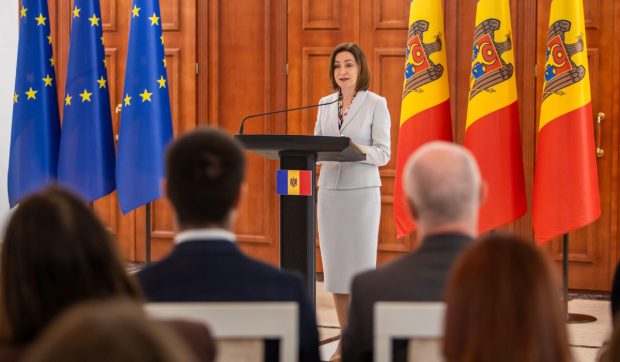 Maia Sandu inițiază negocieri pentru noul Guvern de la Chișinău, dar opoziția refuză dialogul