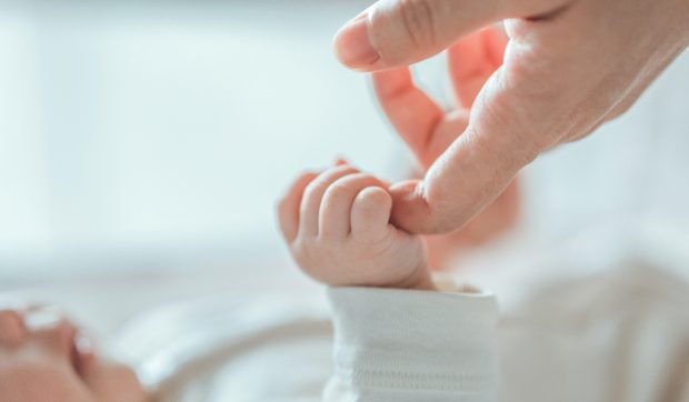 O femeie de 55 de ani a născut un copil perfect sănătos la Maternitatea „Elena Doamna” din Iași