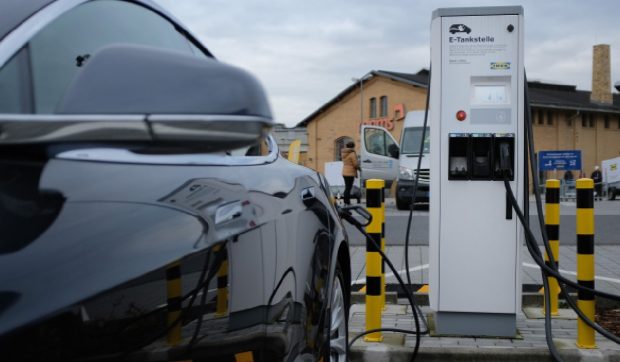 Cum pot pierde firmele bani evitând mașinile electrice bazându-se pe mituri eronate