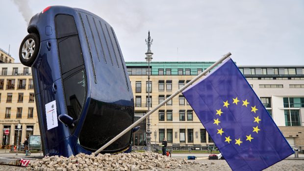Industria auto europeană, confruntată cu pierderi de pe urma tranziției către mașini electrice: peste 700.000 de locuri de muncă în pericol până în 2040