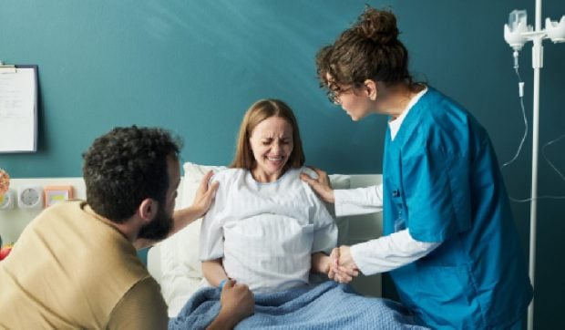 Mărturisirea unui medic după 26 de ani în sala de nașteri: „A venit în gardă o studentă. Nu știa că e gravidă. I-am spus că în 30 de minute va deveni mamă”