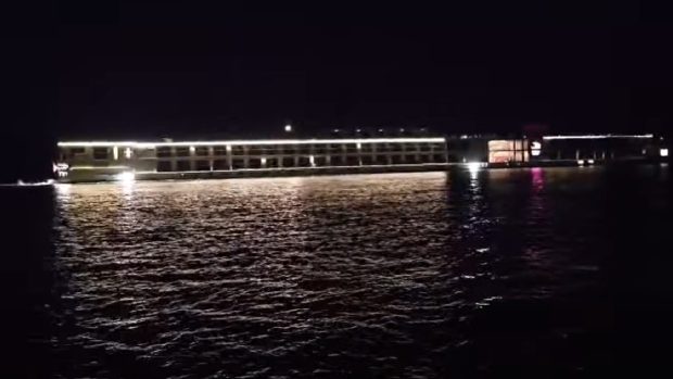 O navă de croazieră cu peste 230 de persoane a eșuat pe Dunăre, în Mehedinți, din cauza secetei severe: „Așteptăm să fim salvați”
