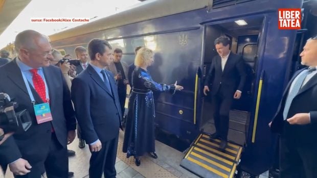 Nicușor Dan a sosit la Kiev cu trenul pentru summitul regional Ucraina – Europa de Sud-Est, întâmpinat de ambasadorul României