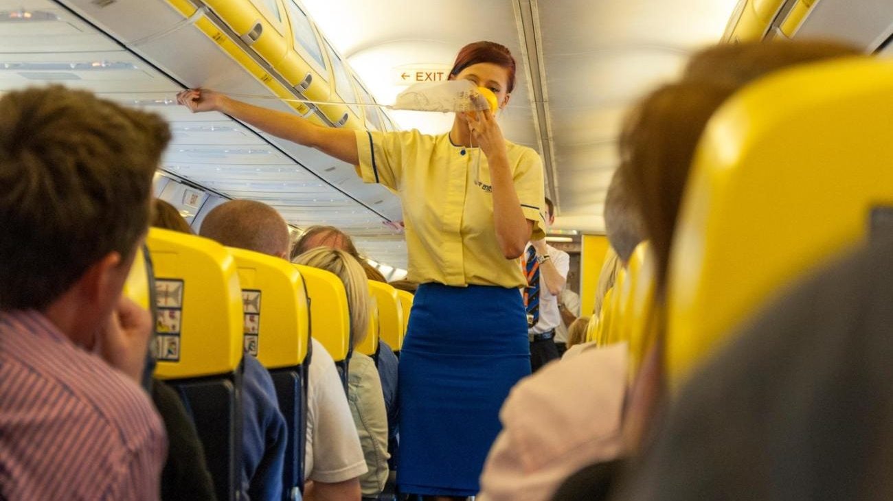 Poza pentru articolul Decizia luată de Agenția pentru Siguranța Aviației după ce un pasager Ryanair a fost aproape aspirat în afara avionului în timpul zborului