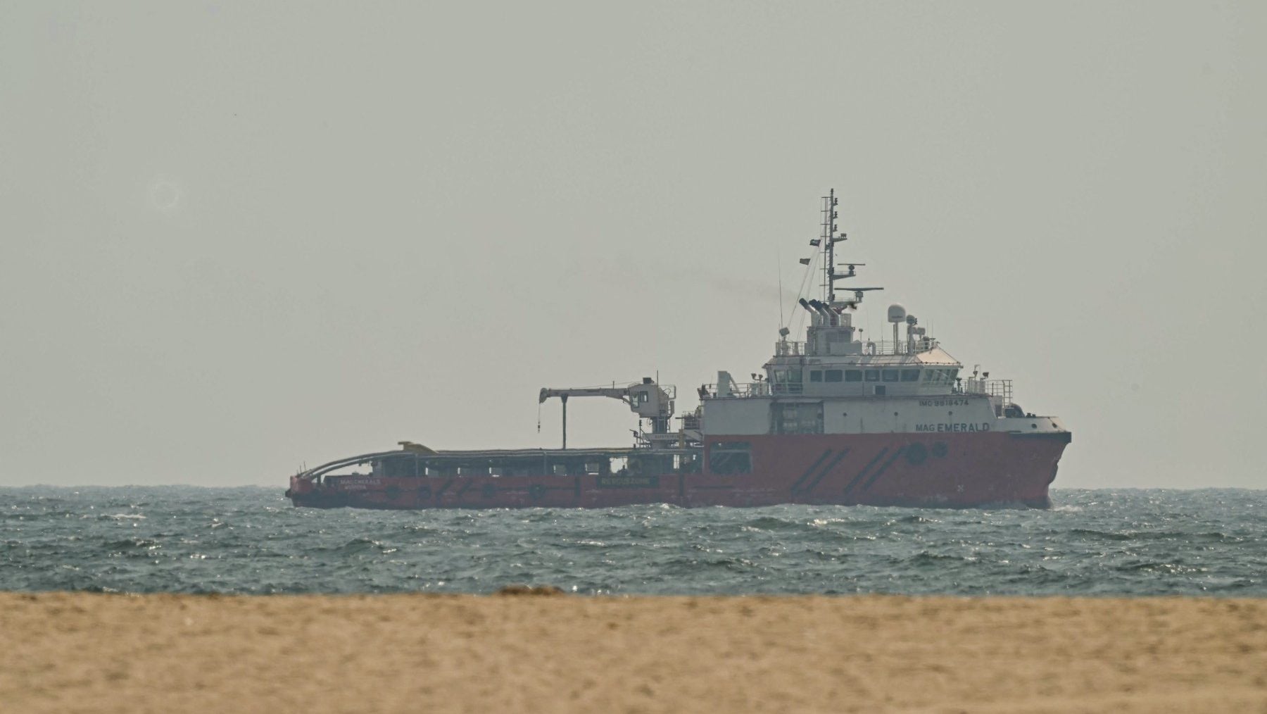 Poza pentru articolul Strâmtoarea Ormuz este deschisă și tranzitată de nave, anunță armata americană. „I-am lovit foarte puternic”