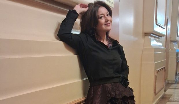 Oana Sîrbu, confesiuni la 40 de la absolvirea liceului: „Directoarea ne mai altoia cu un băț!”
