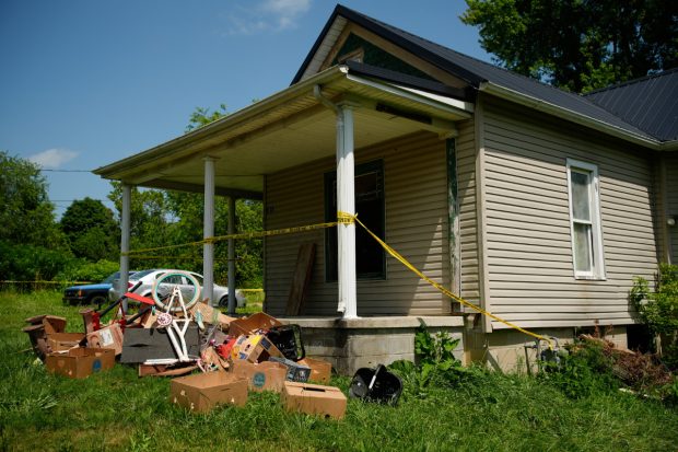 16 copii găsiți în condiții inumane în Ohio, părinții și bunicii arestați pentru neglijență severă