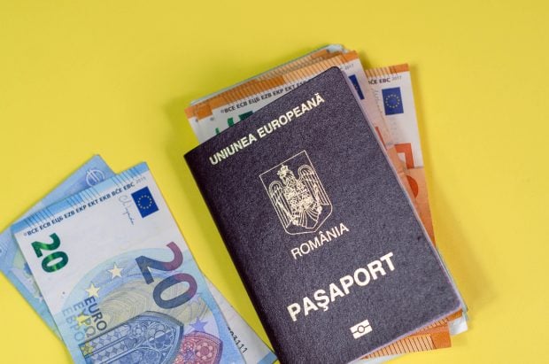 5.000 de euro pentru o cetățenie română obținută cu acte false: două femei, reținute într-un dosar de trafic de influență