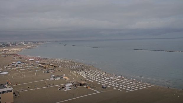 Apa mării are la Constanța doar 13 grade. Care este motivul răcirii bruște și cât va mai dura fenomenul