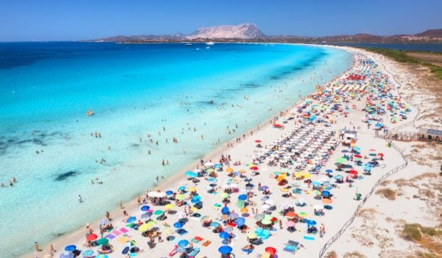 Acest suvenir luat de pe plajă te poate costa scump la graniță: turiștii care pleacă cu el riscă amenzi de până la 3.000 de euro