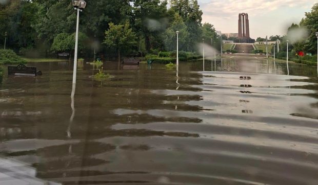Apa Nova explică inundațiile din București: rețeaua nu face față ploilor excepționale, iar modernizarea completă ar depăși costurile
