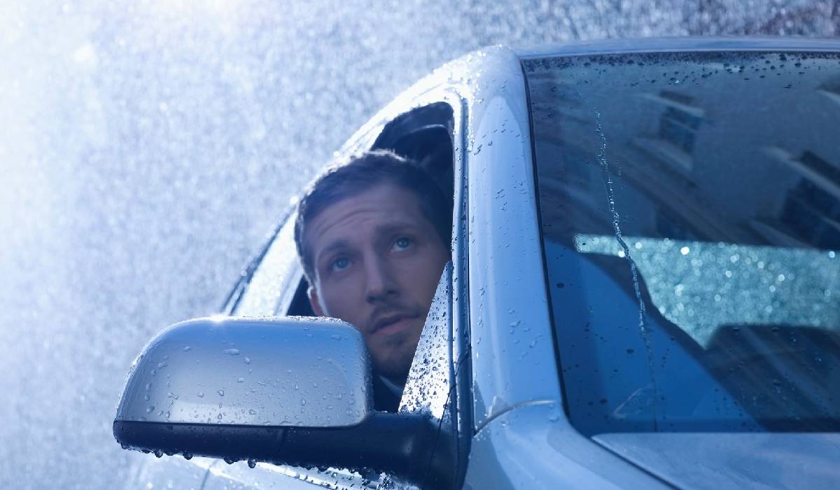 Poza pentru articolul De ce furtunile nu rezolvă seceta: un meteorolog spune că doar ploaia mocănească mai poate regla pământul uscat din Europa