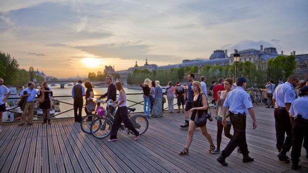 Europa se pregătește pentru un vârf demografic urmat de o scădere a populației, în timp ce speranța de viață continuă să crească