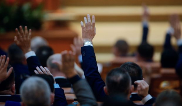Cei doi deputați care nu au votat noua Lege a Integrității, prin care averile demnitarilor rămân ascunse: „Este un mare pas înapoi”