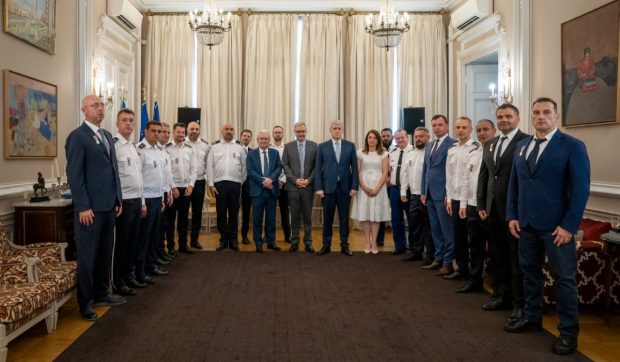 Polițiștii români premiați de Franța pentru rolul esențial în capturarea unui important traficant internațional