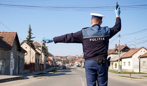 Fost polițist din Arad, reținut după ce a înșelat șoferi pe DN1 în Bihor folosind o uniformă falsă