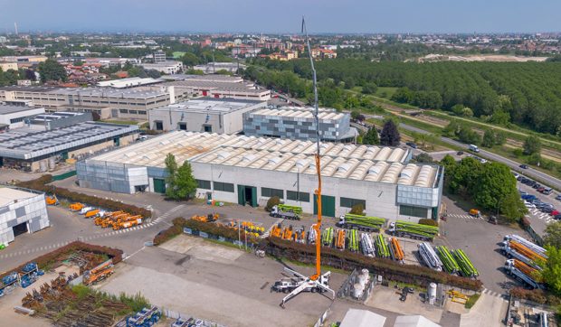 CIFA prezintă K60H, pompa de beton cu braț inovator în 7 secțiuni, ideală pentru șantiere urbane dificile