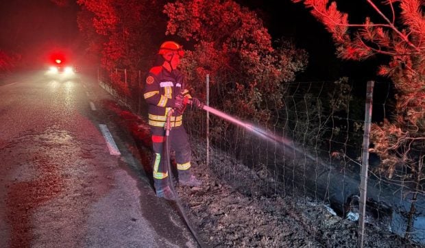 Pompierii români rămân în Franța. CNSU a prelungit misiunea de stingere a incendiilor de pădure