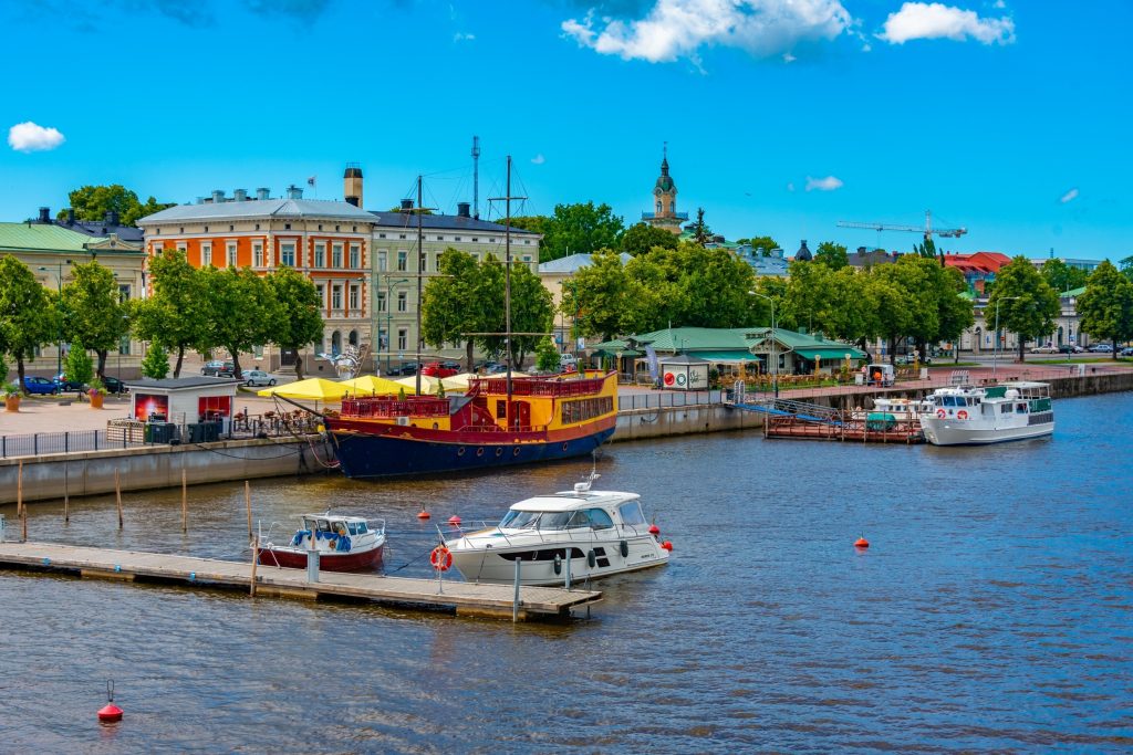 Descoperă cele mai căutate destinații europene cu climă temperată pentru o vacanță perfectă fără caniculă! 10 pori finlanda shutterstock2464122103
