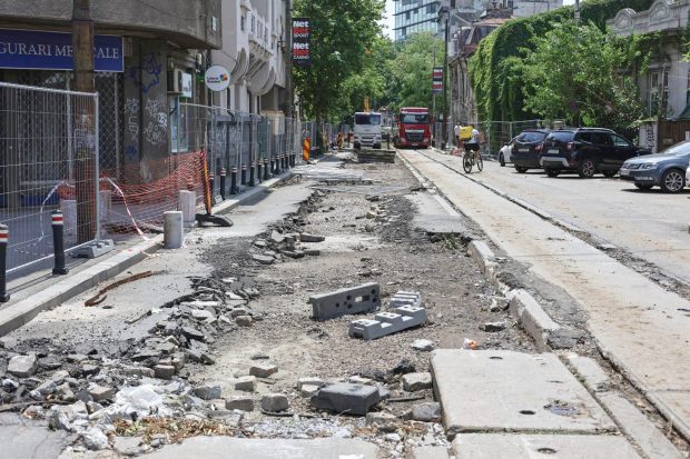 Disconfort și speranță pe șantierul STB: cum se desfășoară lucrările pentru modernizarea liniilor de tramvai în Capitală