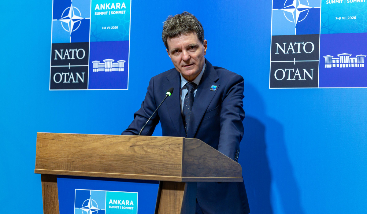 Poza pentru articolul Nicușor Dan a primit un pistol Gumusay de la Recep Tayyip Erdogan. Ce va face cu arma