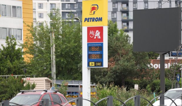 Guvernul analizează noi soluții legislative pentru stabilizarea prețurilor carburantului după consultări cu marile companii