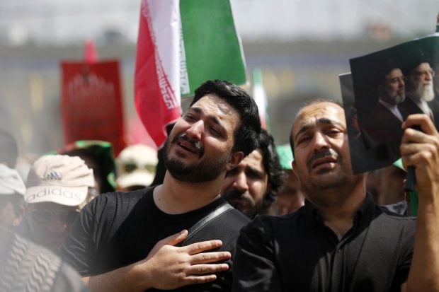 Mii de iranieni participă la funeraliile lui Ali Khamenei, între omagii și tensiuni geopolitice