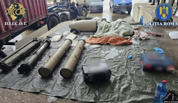 Șoferul moldovean prins cu un arsenal de arme interzise la vamă, judecat în România, susține că nu știa ce transportă