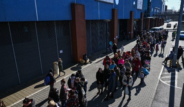 UE extinde protecția temporară pentru refugiații ucraineni, dar exclude bărbații apți de serviciul militar