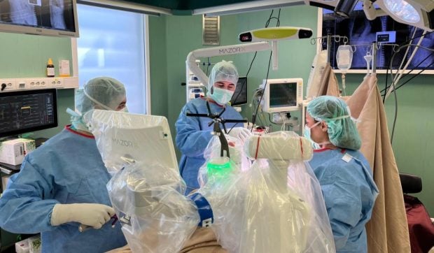 Rezidenții români în chirurgie trimiși în Turcia pentru practică pe cadavre din cauza legislației restrictive