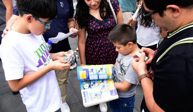Un șofer Uber acceptă să fie plătit cu figurine Panini World Cup 2026. Schimburile de abțibilduri cu fotbaliști a cuprins întreaga planetă