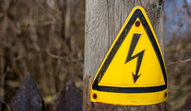 Tragedie în Suceava: un tânăr de 23 de ani și-a pierdut viața electrocutat pe un stâlp