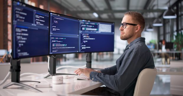 Evoluția salariilor în testarea software în 2026: între testerul de jocuri și inginerul QA automatizat