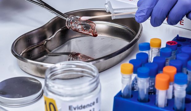 Criminal găsit după 45 de ani datorită unei sticle de sos din gunoi, în SUA