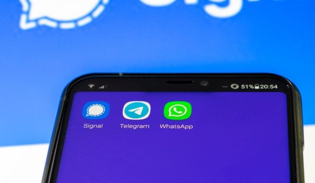 Alertă: Hackerii ruși țintesc utilizatorii WhatsApp, Signal și Telegram prin mesaje false de suport tehnic