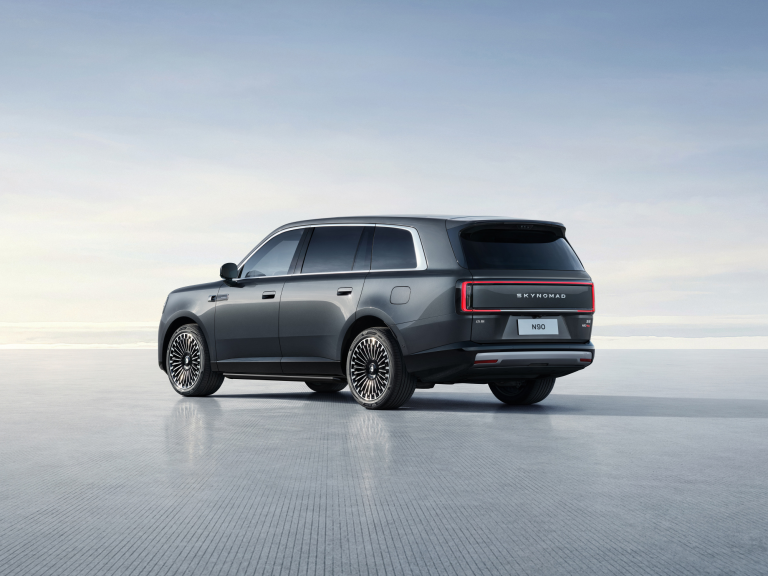 Xiaomi lansează SkyNomad N90, o „sufragerie” pe roți care copiază Range Rover și Rolls-Royce Cullinan