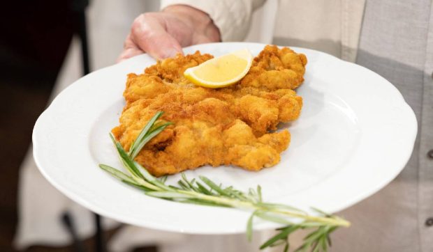 Secretul șnițelelor ideale: Ordinea corectă pentru o crustă crocantă și o carne fragedă
