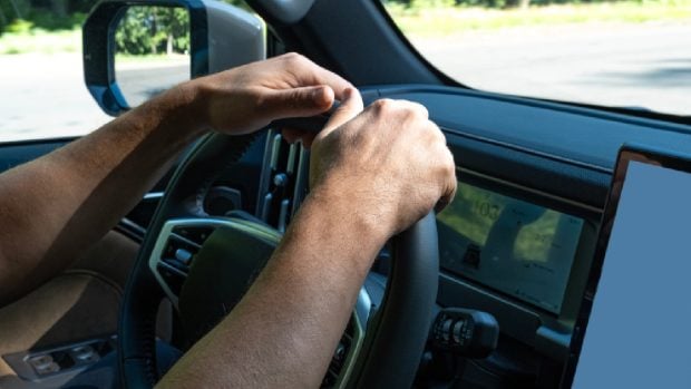 A plătit 3.700 de euro, după ce a făcut accident la 110 km/h, pe autostradă: mașina nu a frânat singură, dar legea l-a scos vinovat