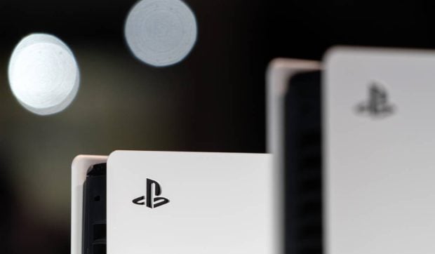 Sony renunță la discurile fizice pentru PlayStation în 2028, semnalând o nouă eră digitală cu riscuri pentru conservarea jocurilor
