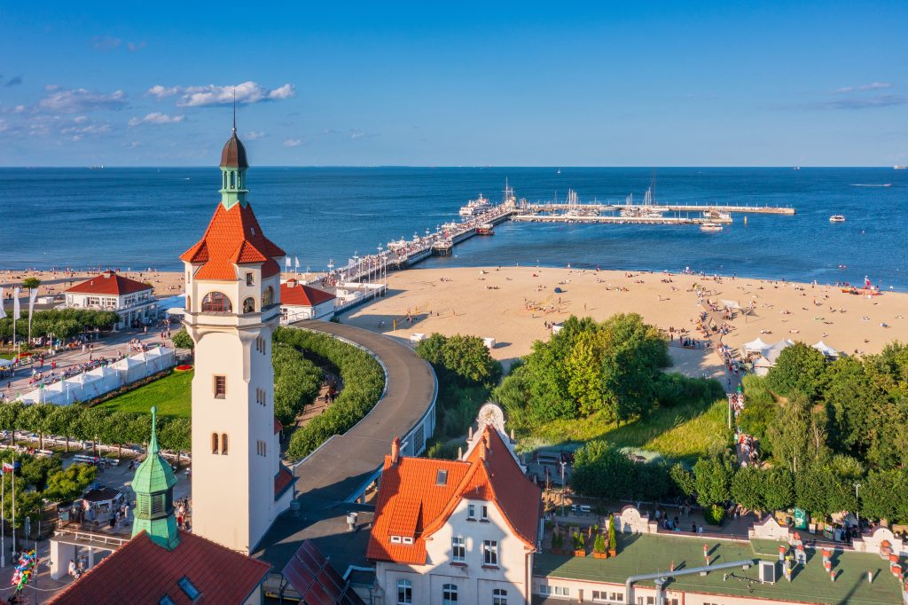Descoperă cele mai căutate destinații europene cu climă temperată pentru o vacanță perfectă fără caniculă! 8 sopot polonia shutterstock2518696813